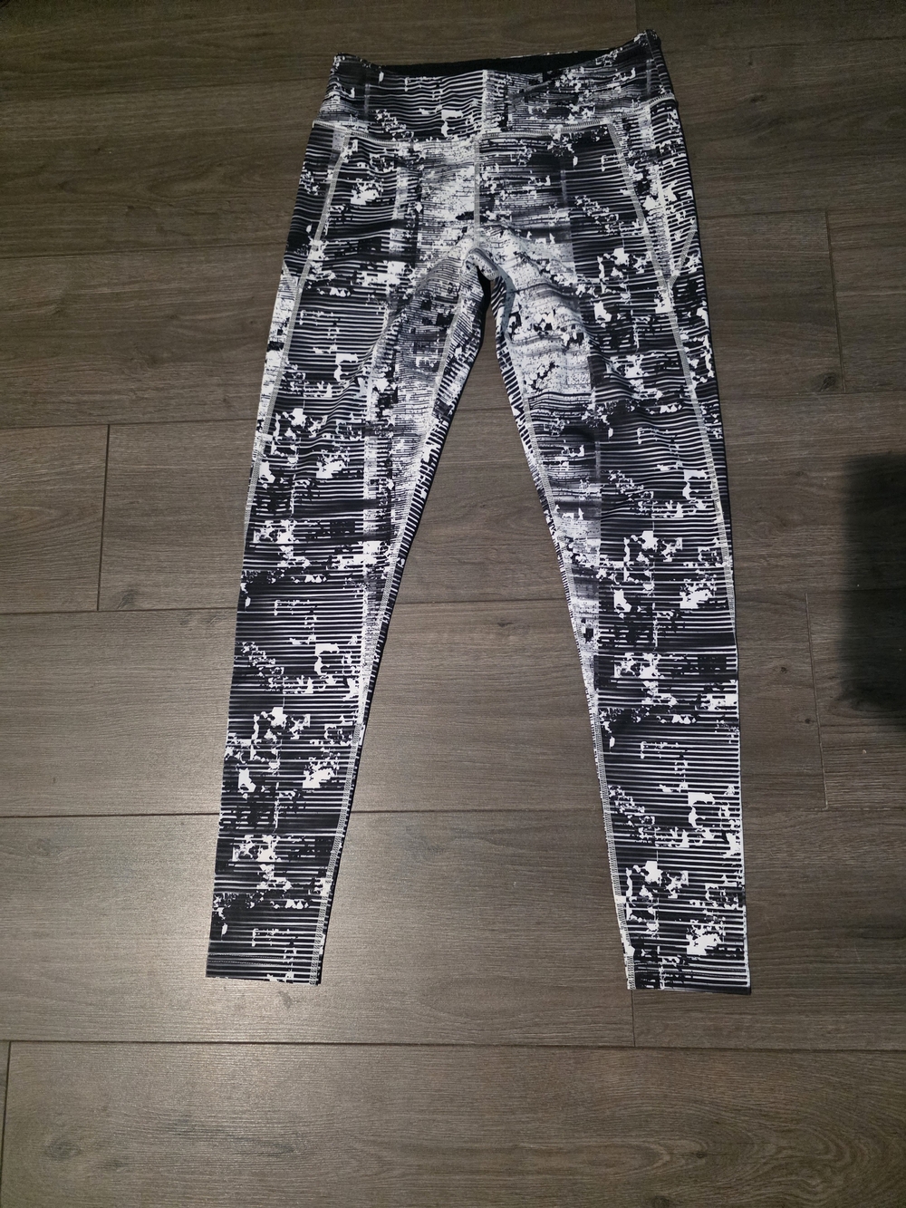 Oakley Hydrolix Black & White Patterned Women's Jeggings